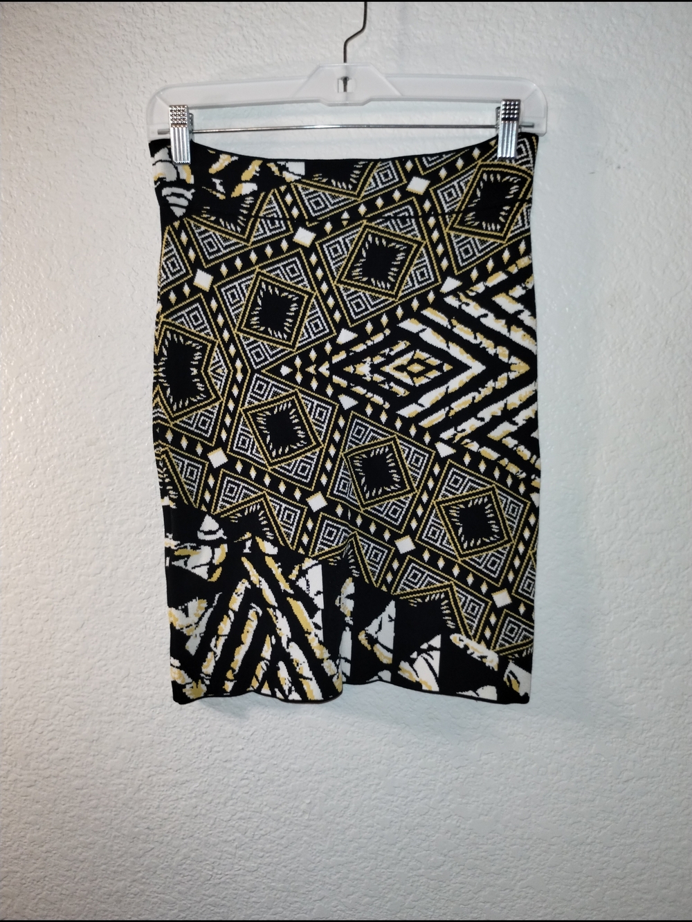 BCBGMAXAZRIA Skirt Bod-con Yellow Black Patterned Knit sz Medium
